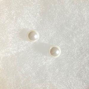 Pearl Studs
